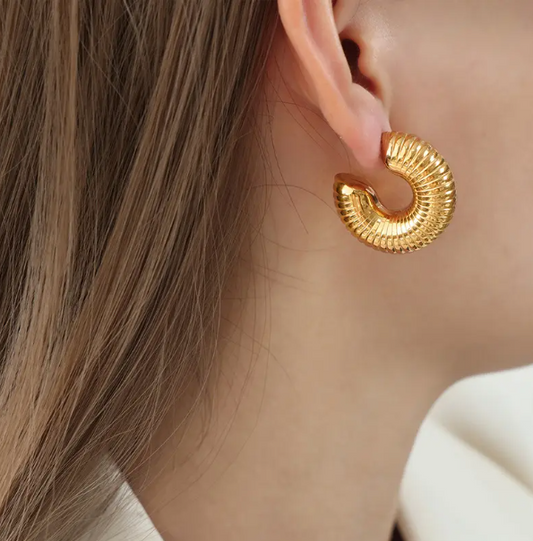 Texture light luxury C-shaped pattern earrings